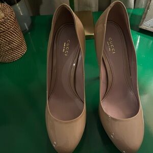 Gucci Women's Beige Patent Heels